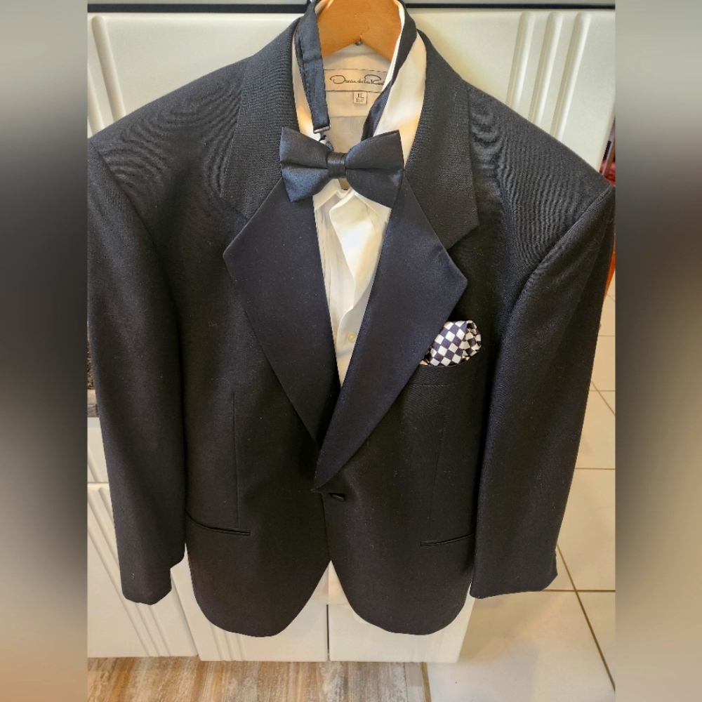 DiMitri 1-Button Tuxedo Suit 42R 36W/, White Tuxedo Shirt 17 Oscar De La Renta